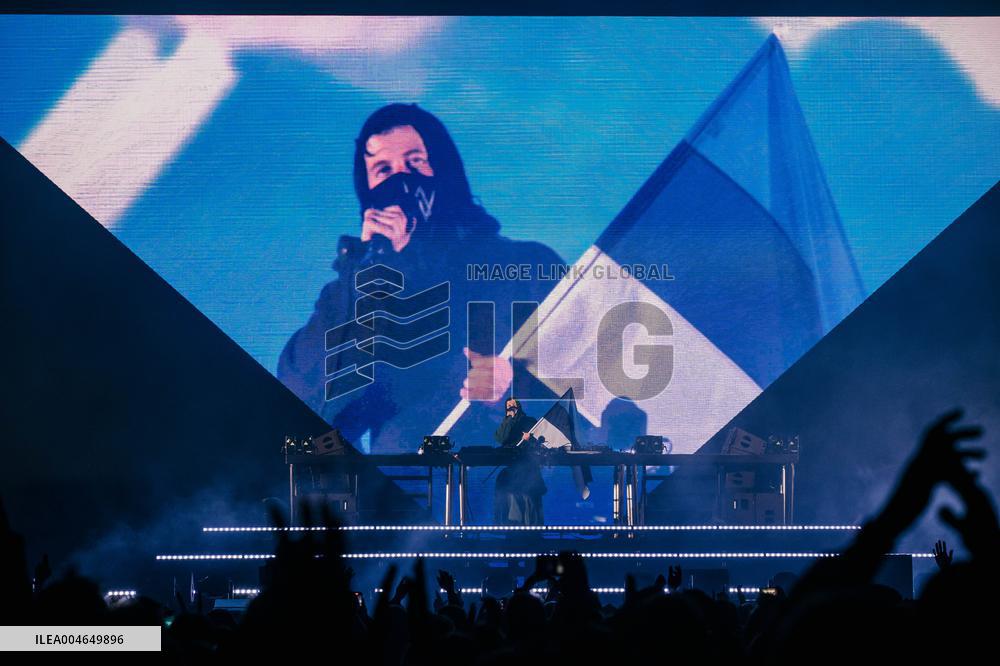 Alan Walker and Steve Aoki concert