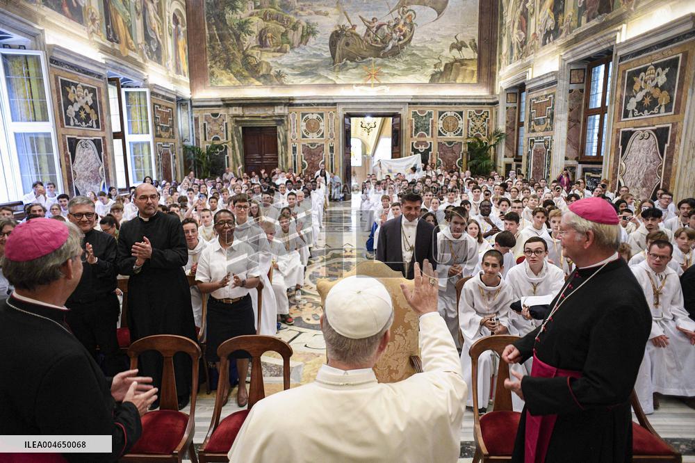 Pope Leo XIV Meets 360 Young French Altar Servers - Vatican