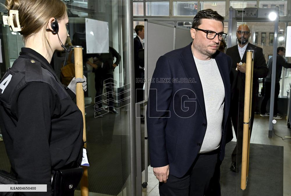 Eagle S:n kapteenia ja perämiehiä syytetään joulupäivän kaapelirikoista Suomenlahdella - oikeudenkäynti alkaa