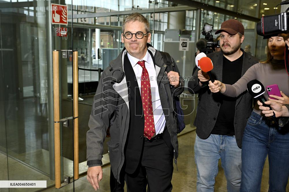 Eagle S:n kapteenia ja perämiehiä syytetään joulupäivän kaapelirikoista Suomenlahdella - oikeudenkäynti alkaa