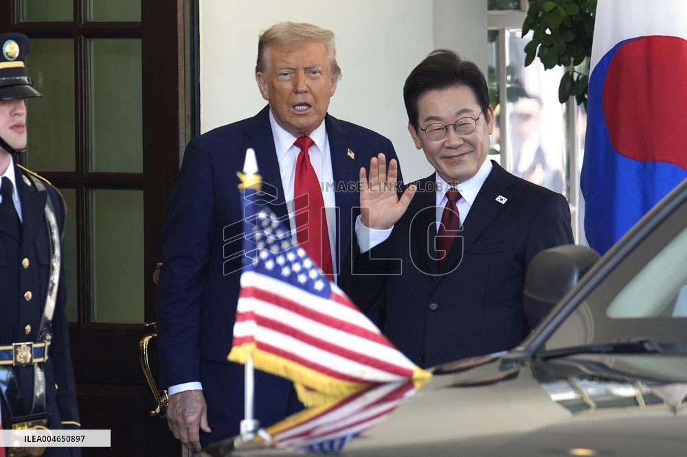Donald Trump greets Lee Jae-myung - Washington