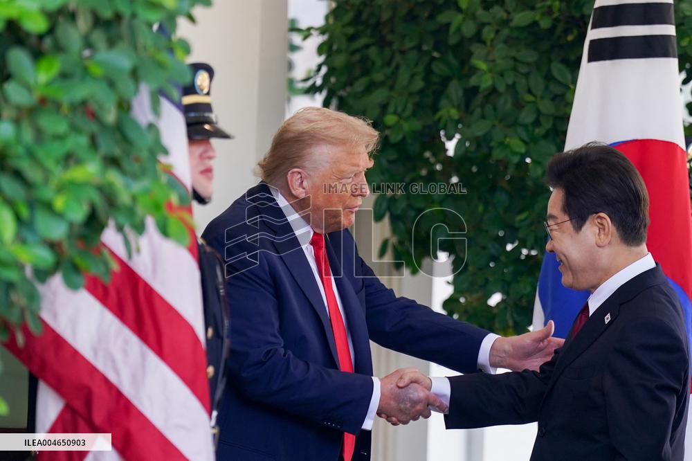 Donald Trump greets Lee Jae-myung - Washington