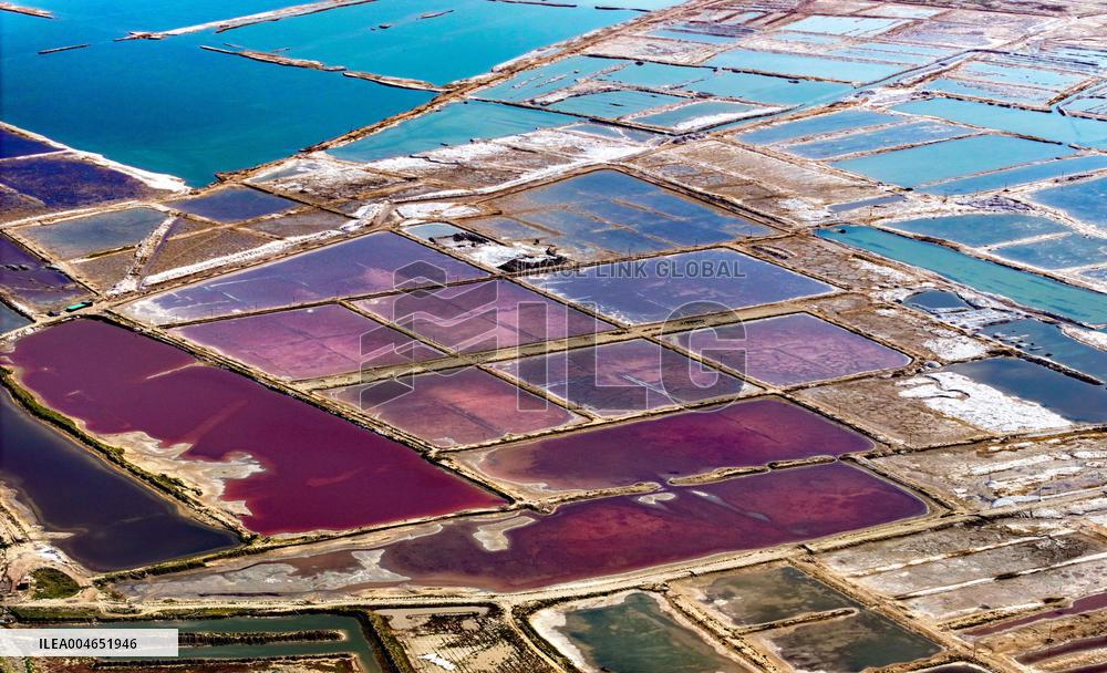 Mangnai Naoer Salt Lake in Ordos