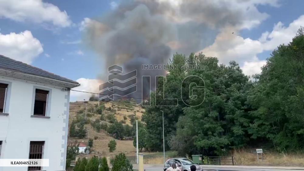 Spain: Level 2 Wildfire Forces Evacuations in Garaño, León