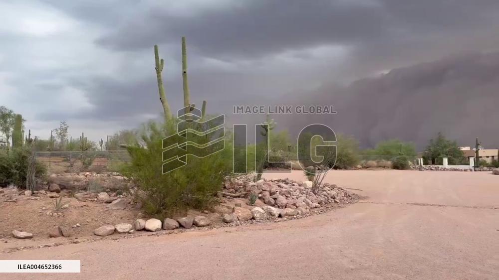 US: Haboob Hits Phoenix, Causes Airport Damage and Power Outages 2