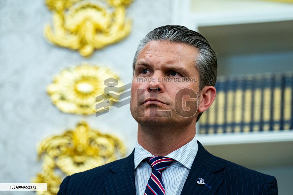 Trump Meets Families Of 13 Us Troops Killed In Afghanistan Withdrawal - DC