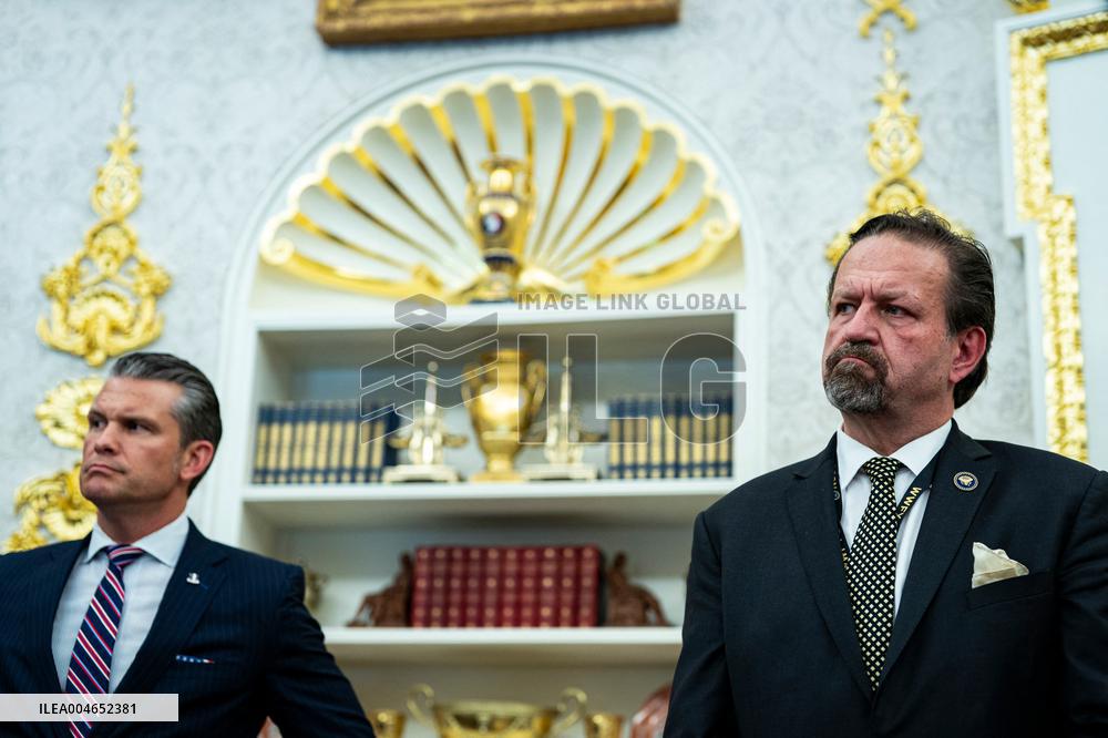 Trump Meets Families Of 13 Us Troops Killed In Afghanistan Withdrawal - DC