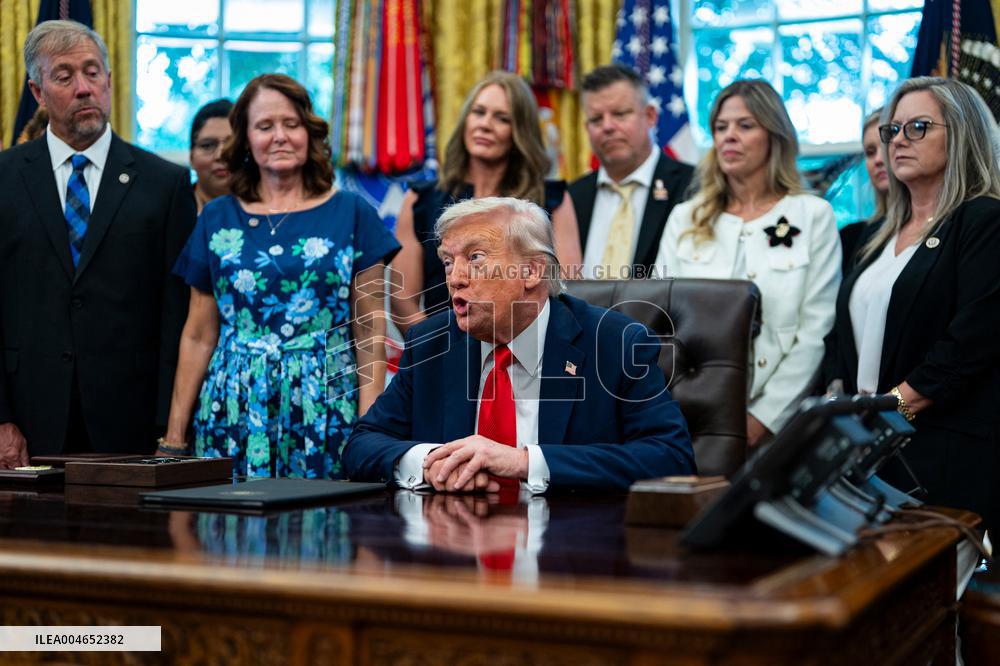 Trump Meets Families Of 13 Us Troops Killed In Afghanistan Withdrawal - DC