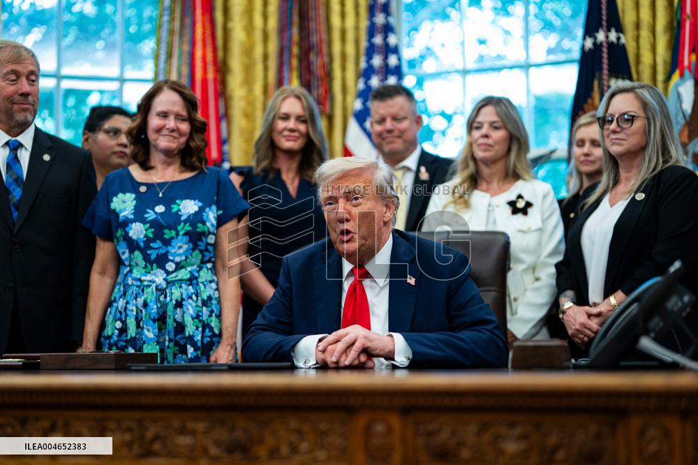 Trump Meets Families Of 13 Us Troops Killed In Afghanistan Withdrawal - DC