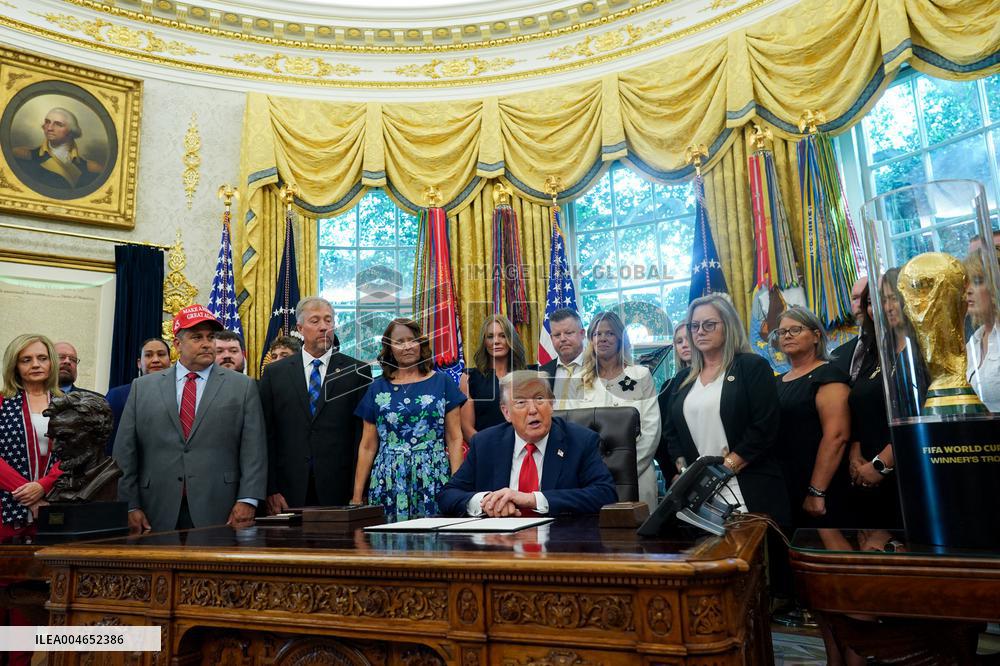 Trump Meets Families Of 13 Us Troops Killed In Afghanistan Withdrawal - DC