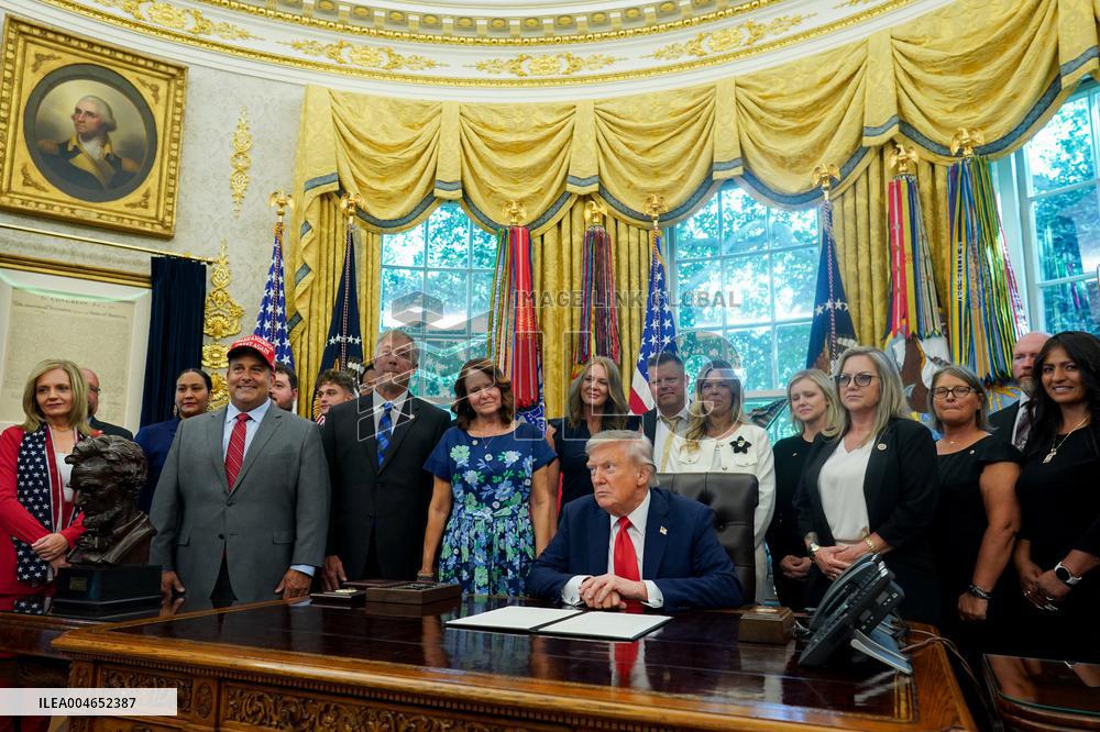 Trump Meets Families Of 13 Us Troops Killed In Afghanistan Withdrawal - DC