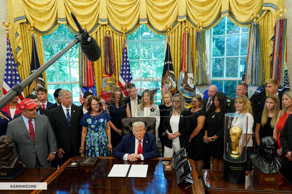 Trump Meets Families Of 13 Us Troops Killed In Afghanistan Withdrawal - DC