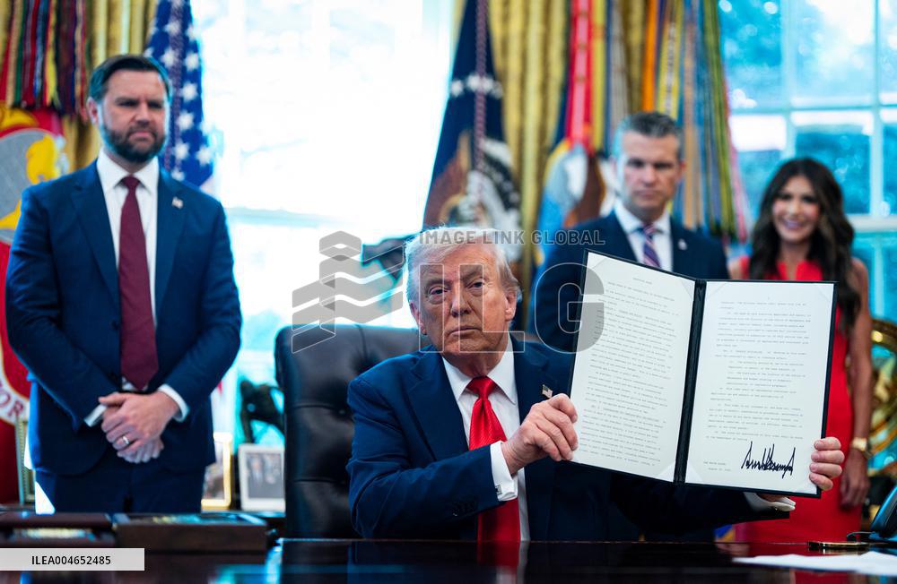 Trump Signs Executive Order In Oval Office - DC