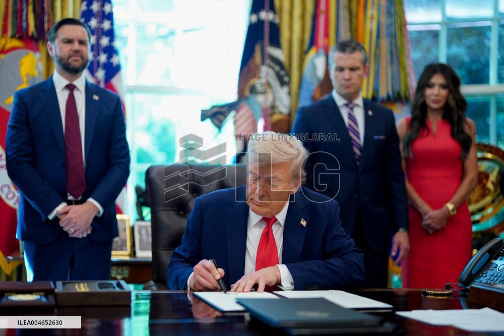 Trump Signs Executive Order In Oval Office - DC