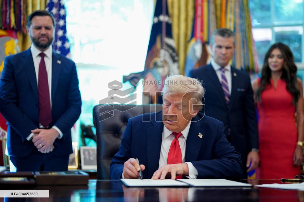 Trump Signs Executive Order In Oval Office - DC