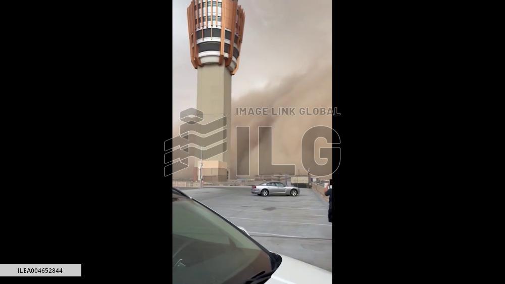 US: Haboob Hits Phoenix, Causes Airport Damage and Power Outages 8