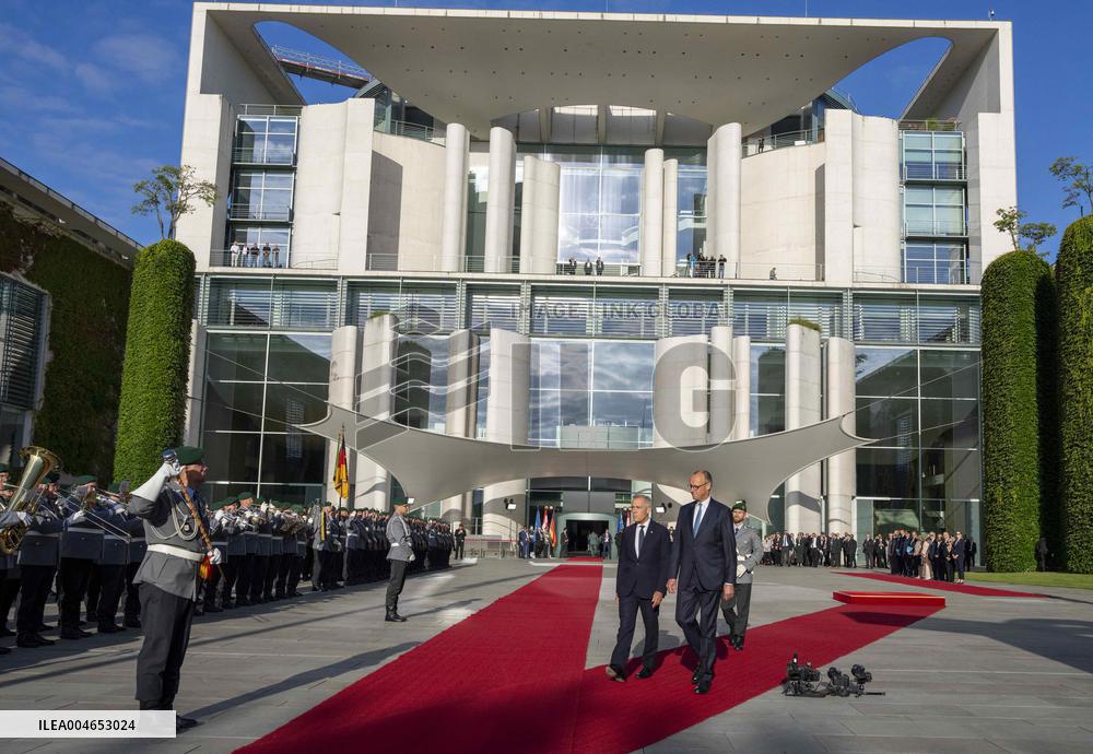 Canadian Press - Mark Carney Meets Chancellor Merz in Berlin - Germany