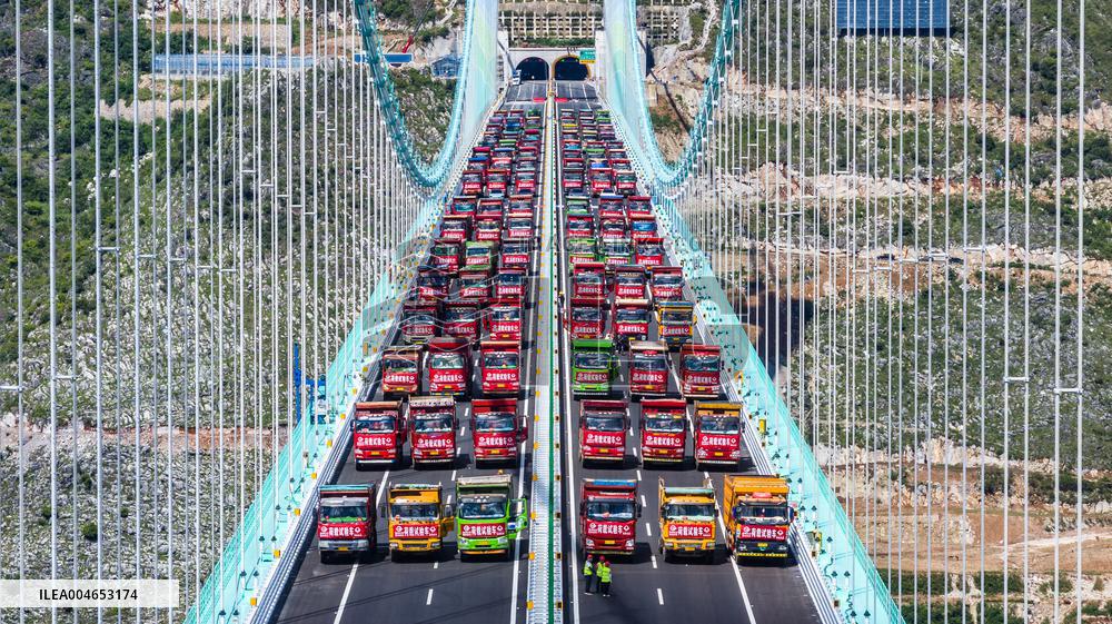 Construction of The Huajiang Grand Canyon Bridge - China