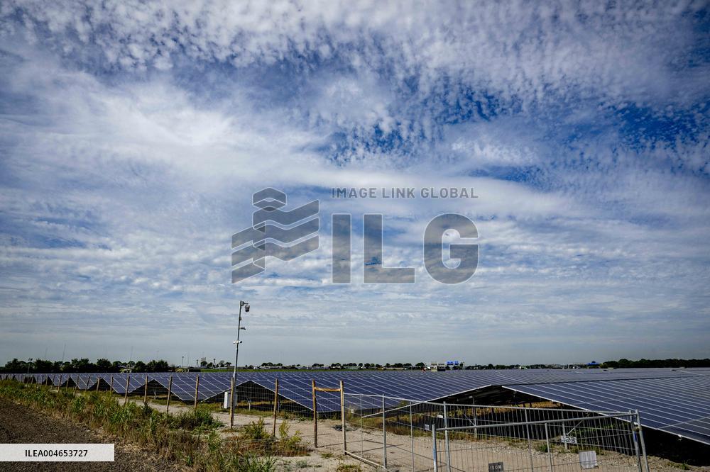 Illustration - Solar Park at Schiphol - Amsterdam