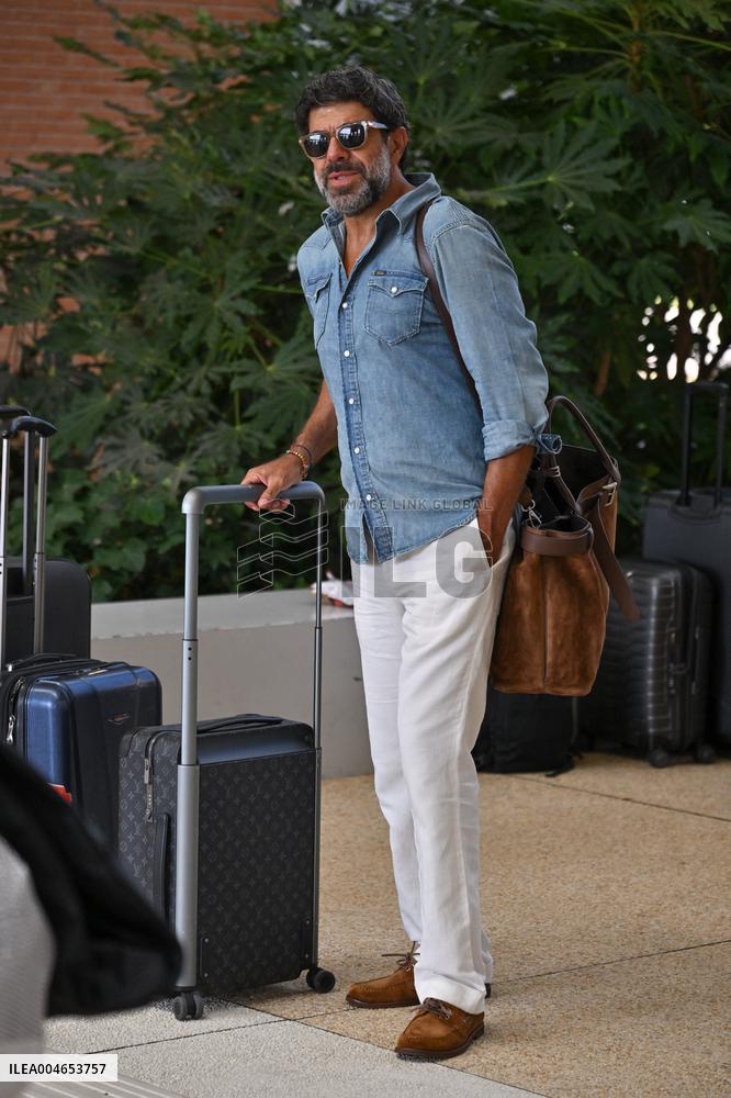 Venise Pierfrancesco Favino Airport Arrivals JR