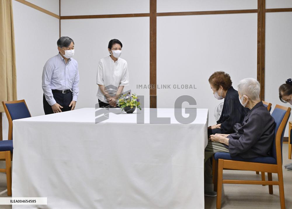 Japan emperor, empress meet ex-residents of Iwoto Island