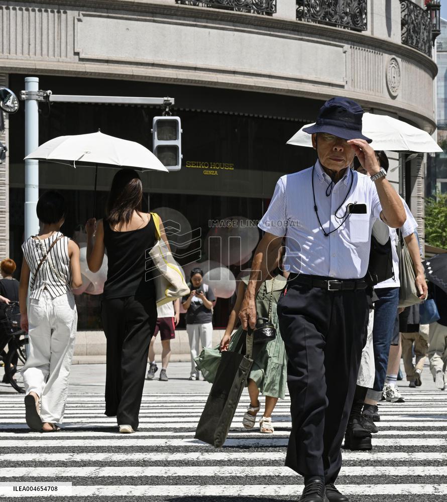Heat wave continues in Tokyo