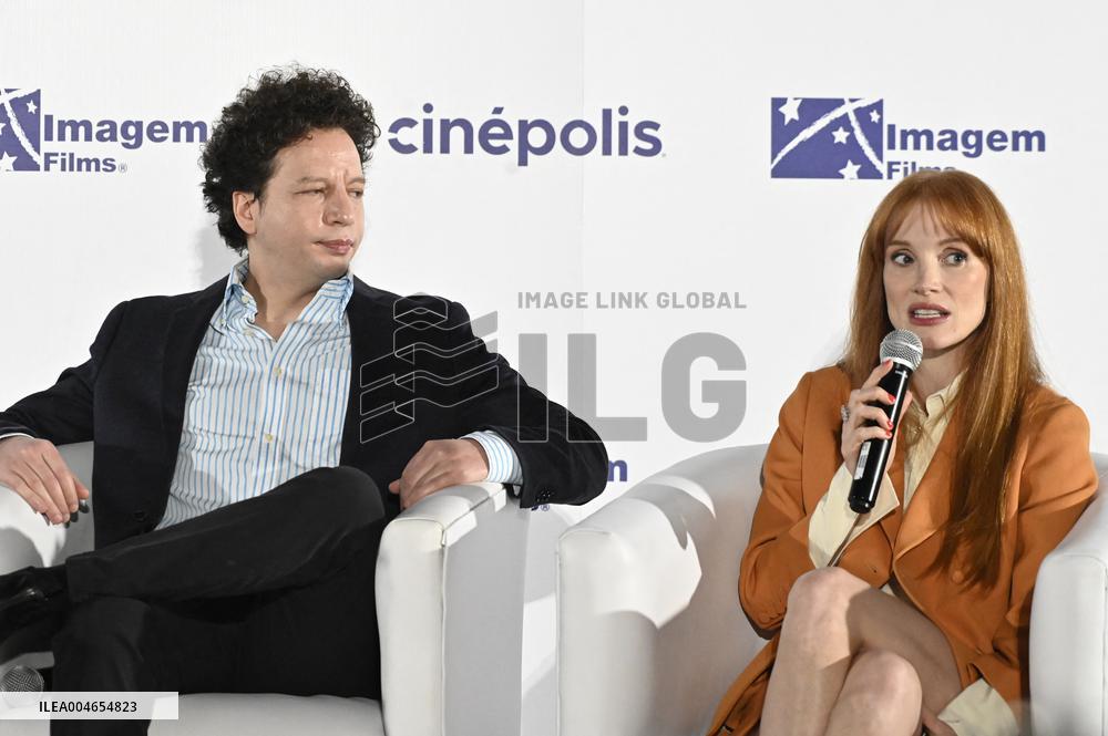 Dreams Press Conference - Mexico