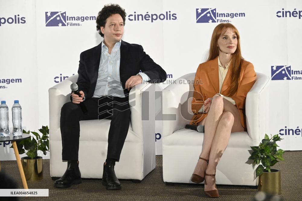 Dreams Press Conference - Mexico