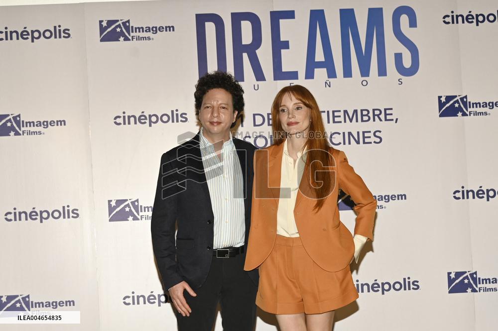Dreams Press Conference - Mexico