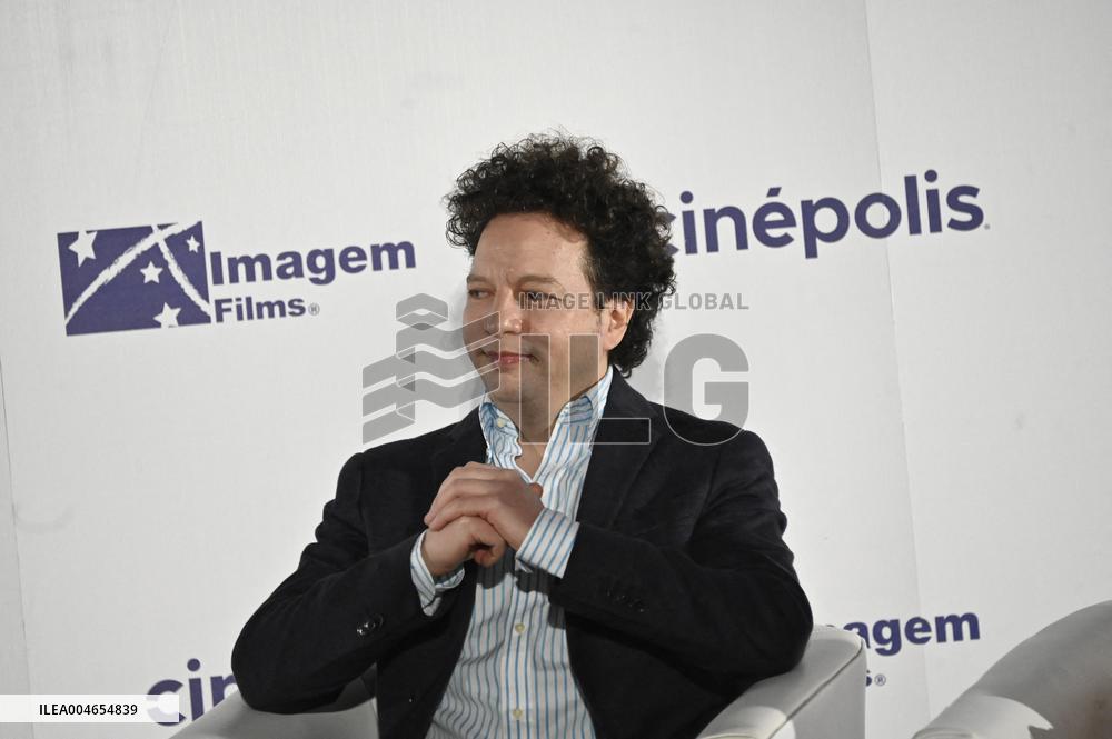 Dreams Press Conference - Mexico