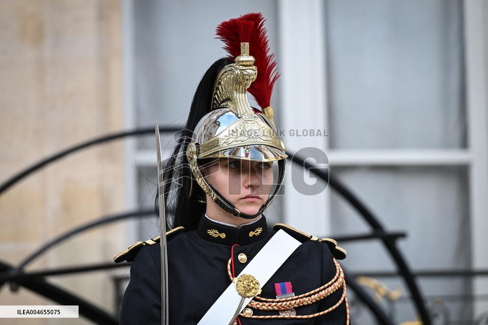 Emmanuel Macron welcomes Bassirou Diomaye Faye at the Elysee FA