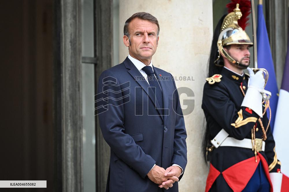Emmanuel Macron welcomes Bassirou Diomaye Faye at the Elysee FA