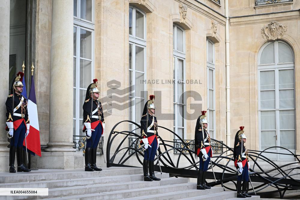 Emmanuel Macron welcomes Bassirou Diomaye Faye at the Elysee FA
