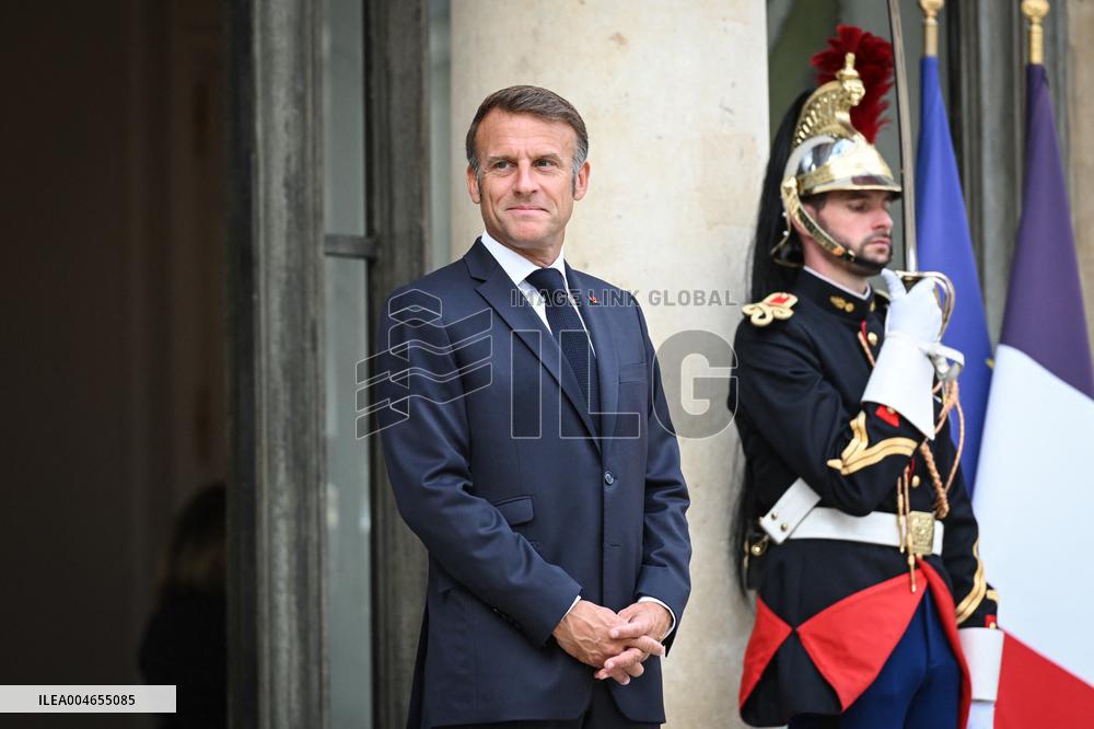 Emmanuel Macron welcomes Bassirou Diomaye Faye at the Elysee FA