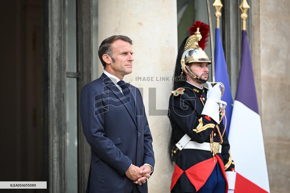 Emmanuel Macron welcomes Bassirou Diomaye Faye at the Elysee FA