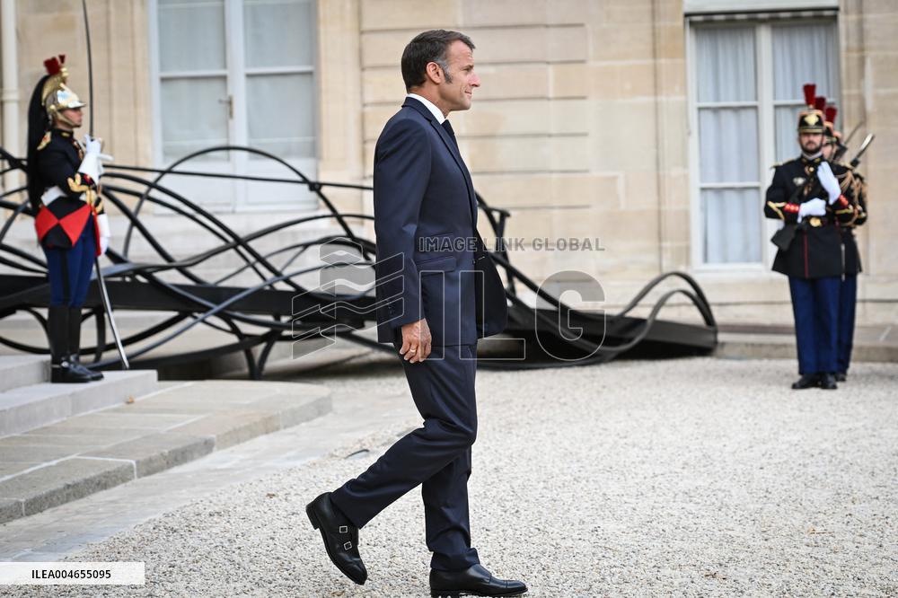 Emmanuel Macron welcomes Bassirou Diomaye Faye at the Elysee FA