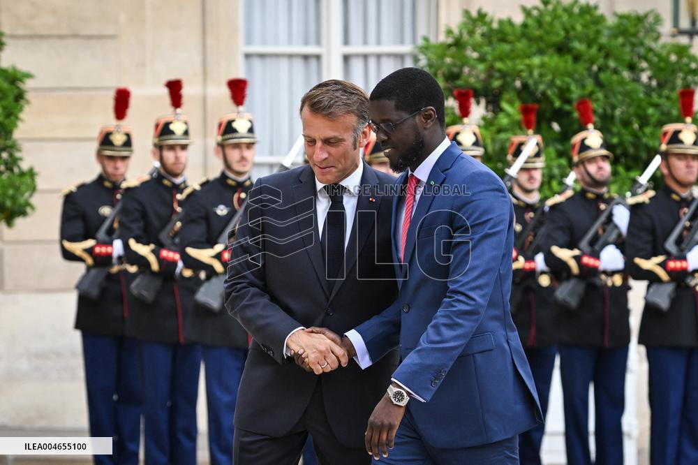 Emmanuel Macron welcomes Bassirou Diomaye Faye at the Elysee FA