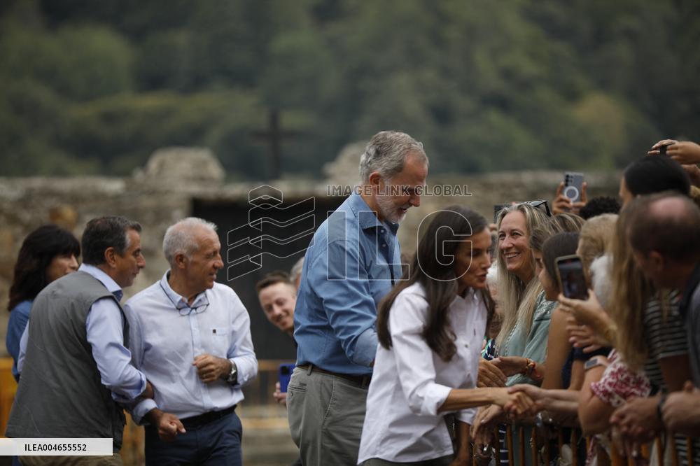 Royals Visit Fire-Affected Areas In Lake Sanabria