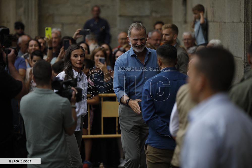 Royals Visit Fire-Affected Areas In Lake Sanabria