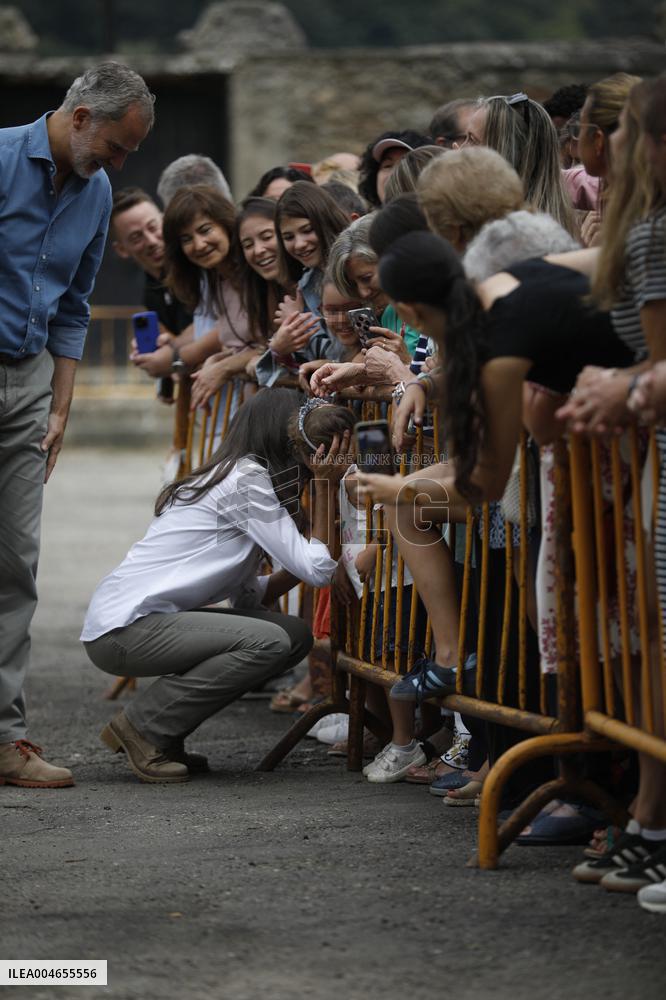 Royals Visit Fire-Affected Areas In Lake Sanabria