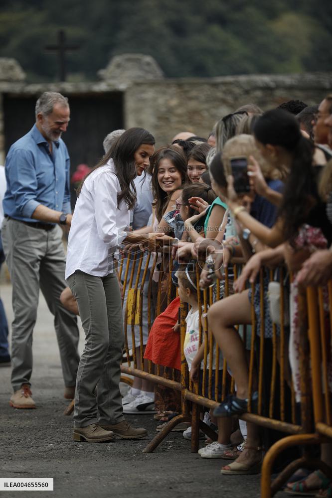 Royals Visit Fire-Affected Areas In Lake Sanabria
