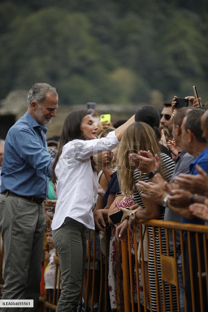 Royals Visit Fire-Affected Areas In Lake Sanabria