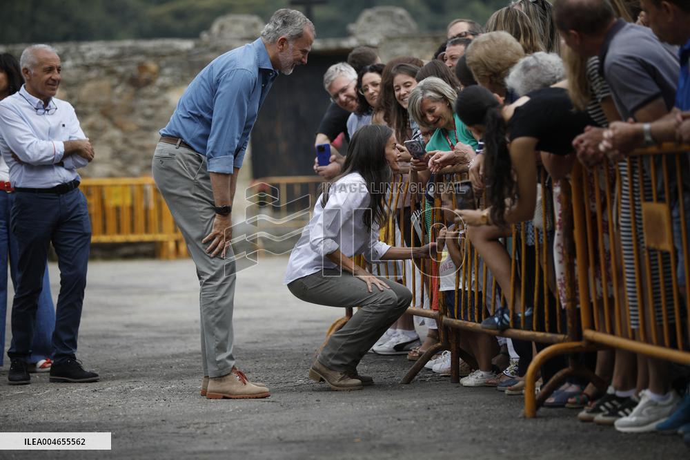 Royals Visit Fire-Affected Areas In Lake Sanabria