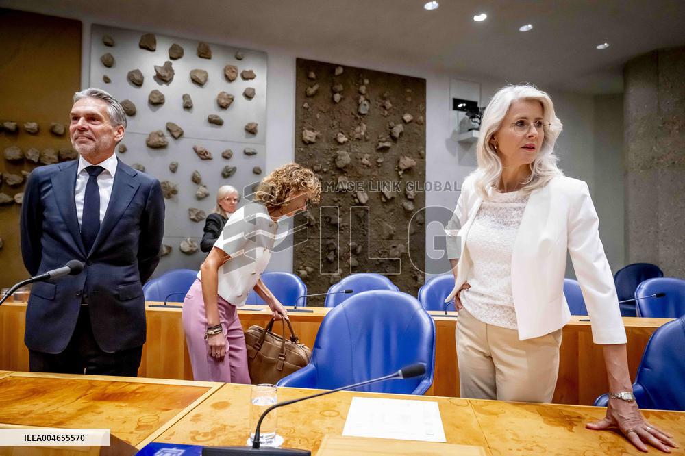 House of Representatives Meets on NSC departure - The Hague