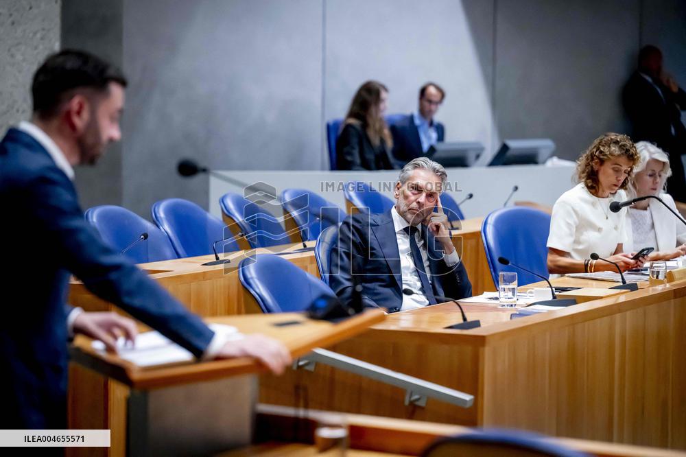 House of Representatives Meets on NSC departure - The Hague