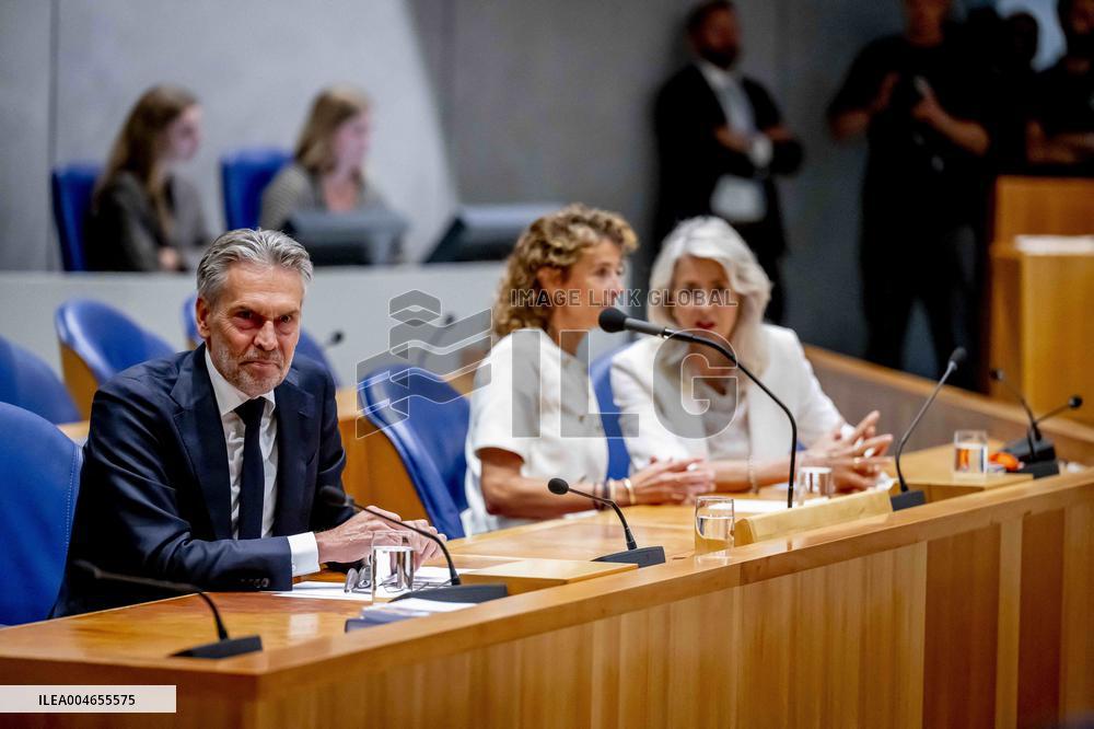 House of Representatives Meets on NSC departure - The Hague