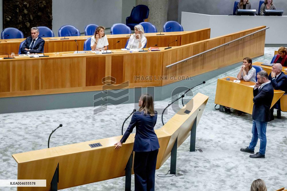 House of Representatives Meets on NSC departure - The Hague