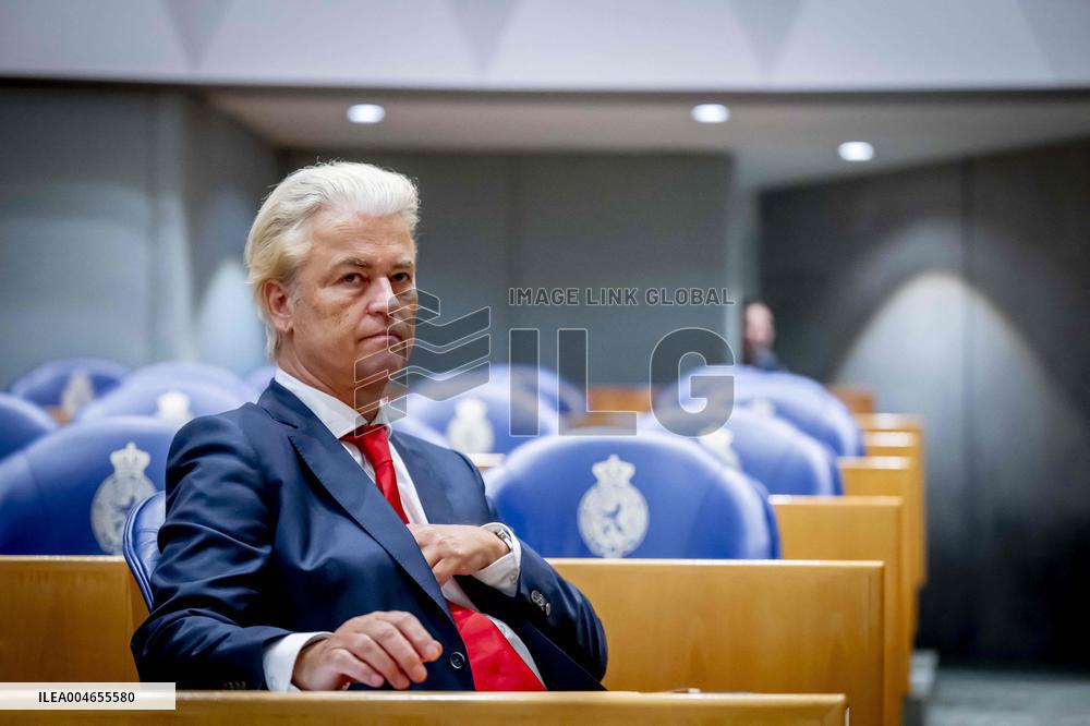 House of Representatives Meets on NSC departure - The Hague