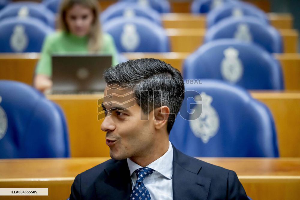 House of Representatives Meets on NSC departure - The Hague