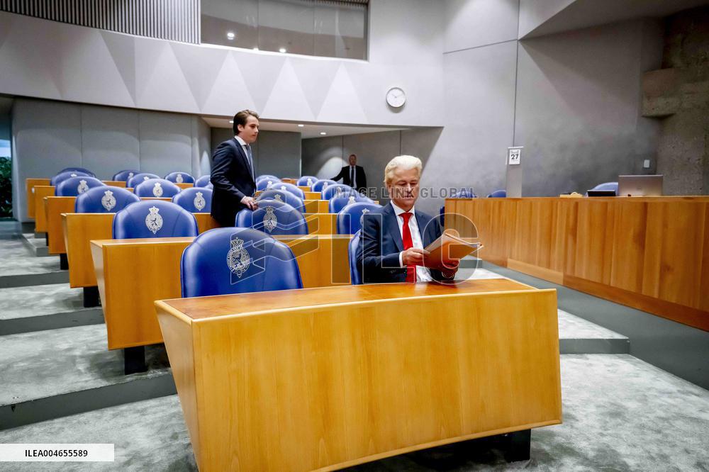 House of Representatives Meets on NSC departure - The Hague